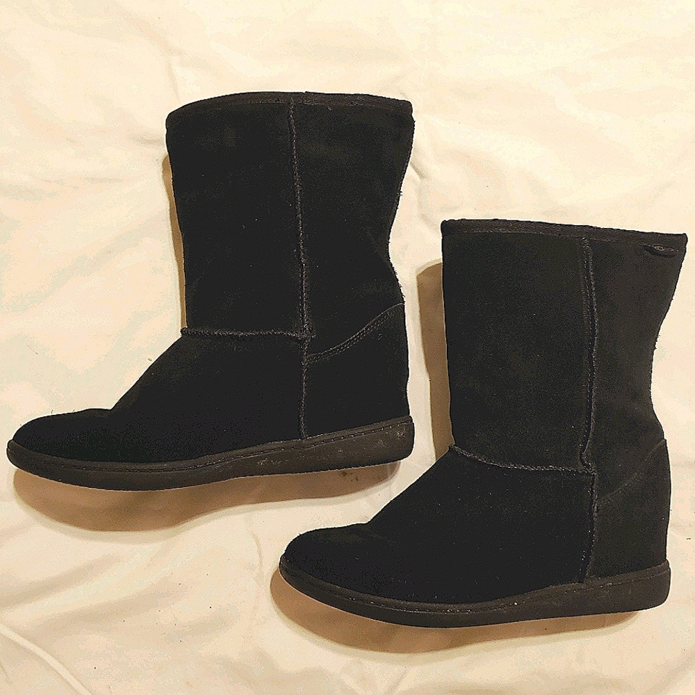 Black above ankle wedge boots